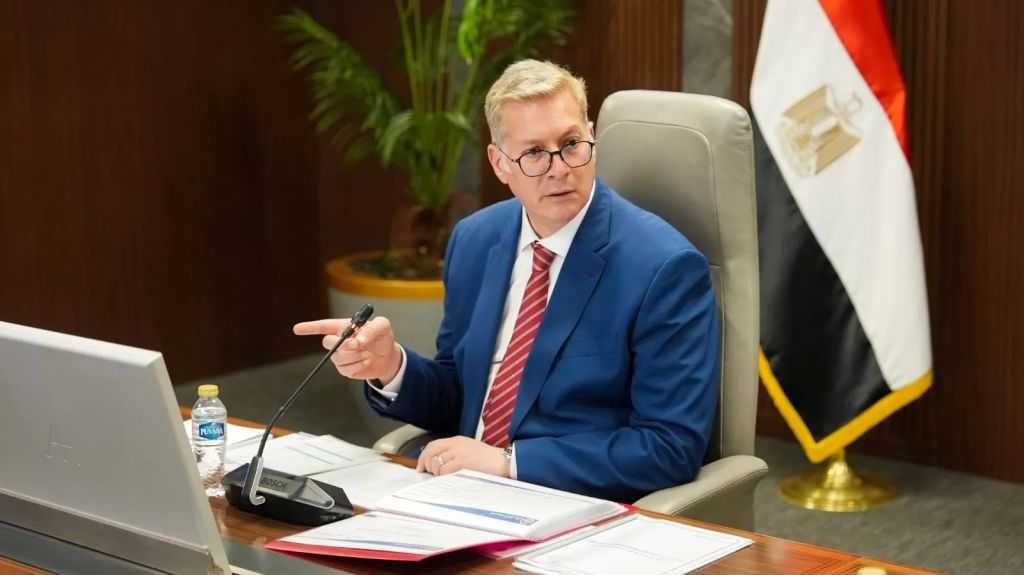 ”بدوي”: التوسع في إنشاء محطات وقود ”مصر للبترول” بالمحافظات.. وتقديم خدمات تموين الطائرات والسفن