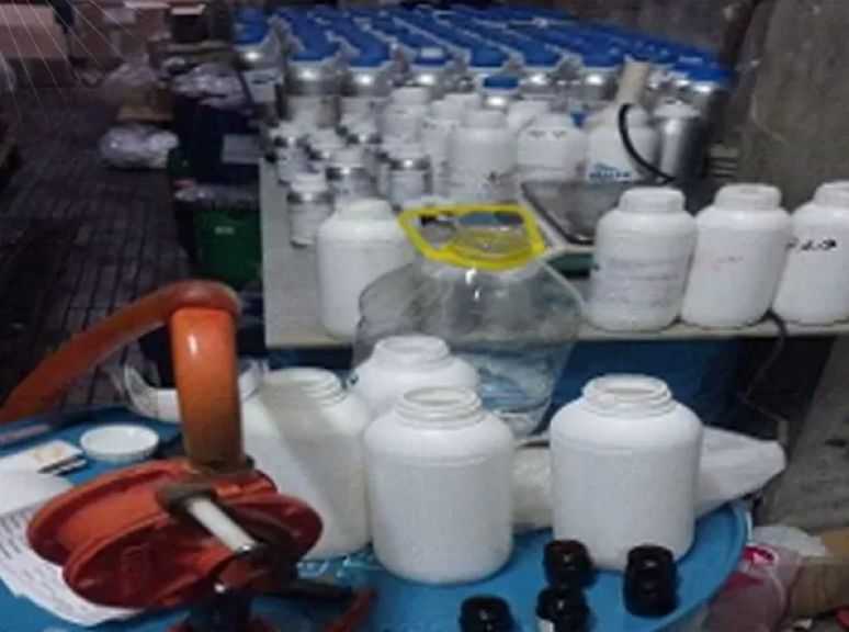 شرطة التموين تضبط 11 ألف لتر زيوت عطرية بمصنع غير مرخص