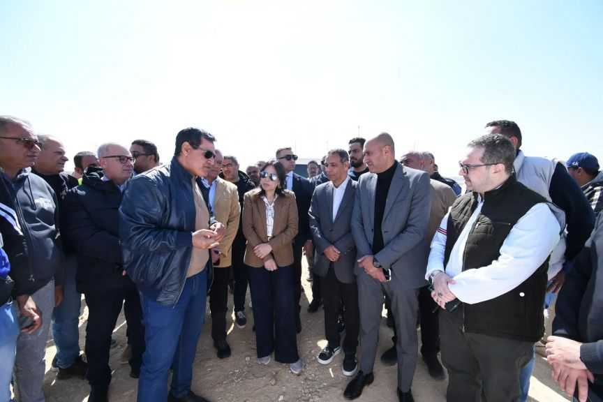 وزيرة الإسكان تتفقد تنفيذ المرافق بمنطقة ”الرابية” بالشروق