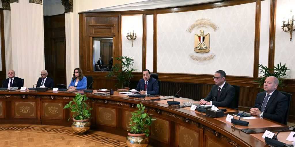 رئيس الوزراء يُوجه بتوزيع نشرات عن كل محافظة تتضمن توصيفًا بمستوى الخدمات ونتائج استطلاعات الرأي