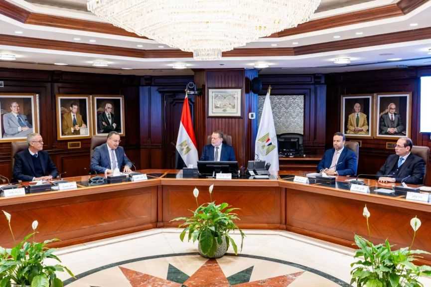 محافظ البنك المركزي ووزير التعليم العالي يبحثان تطورات مبادرة ”منحة علماء المستقبل”