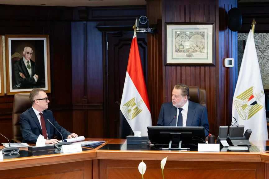 محافظ البنك المركزي ووزير التخطيط يُناقشان تعزيز التعاون بما يدعم استقرار الاقتصاد الكلي