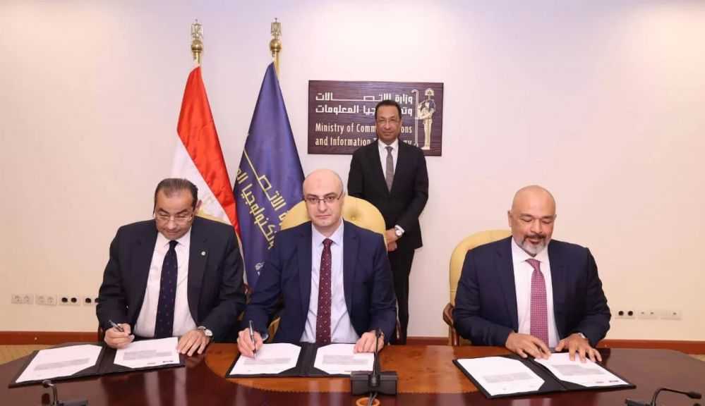 ”الاتصالات” تُوقع عددًا من الاتفاقيات التجارية مع شركتي المصرية للاتصالات وإي آند