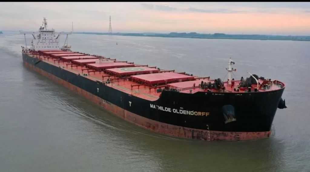 ”شرق بورسعيد” يستقبل 165 ألف طن من خام الحديد قادمة من البرازيل