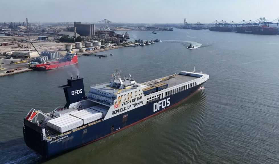 تضم قمح وذرة وفول.. ميناء دمياط يستقبل 35098 طنًا من البضائع