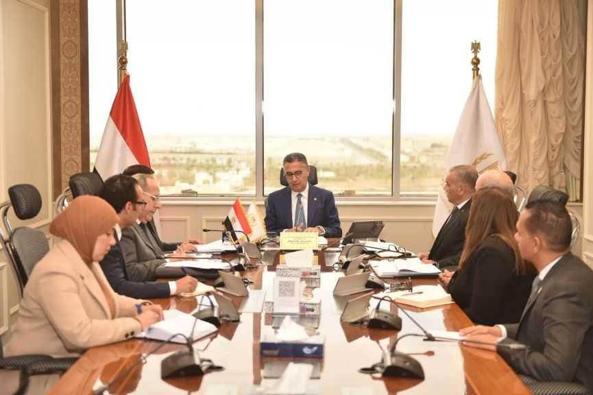 وزير التموين يطمئن على الاحتياطي الاستراتيجي من السلع الأساسية والحبوب