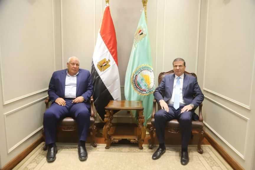 وزير الزراعة ومحافظ مطروح يُناقشان إقامة ظهيرًا لزراعات التين والزيتون ومشروعًا للأغنام