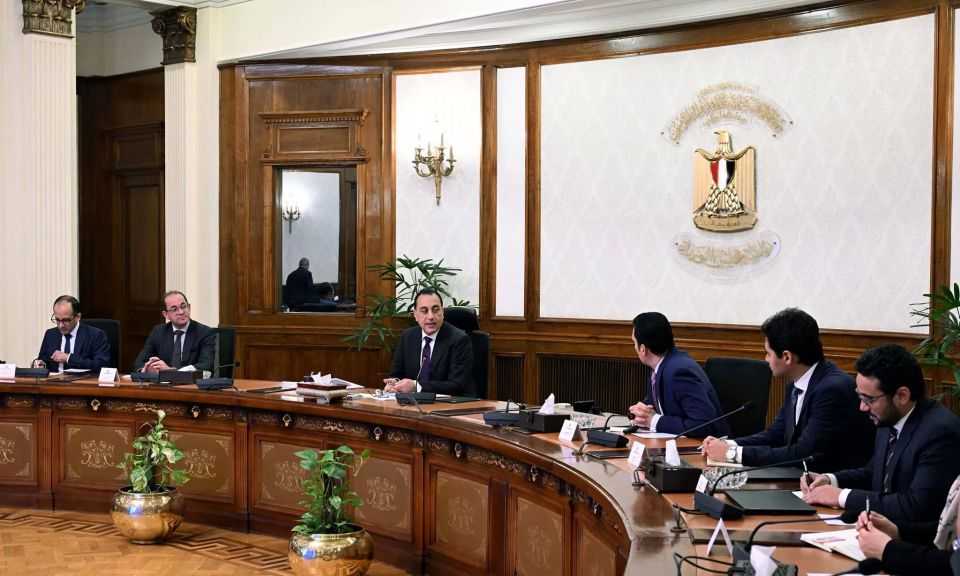 رئيس الوزراء يُناقش تعزيز التعاون مع ”سكاتك” النرويجية بمجالي الطاقة وتحلية المياه
