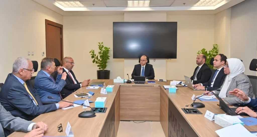 وزير الاستثمار يُناقش مع شركات السكر الآليات المتوازنة للاستيراد والتصدير