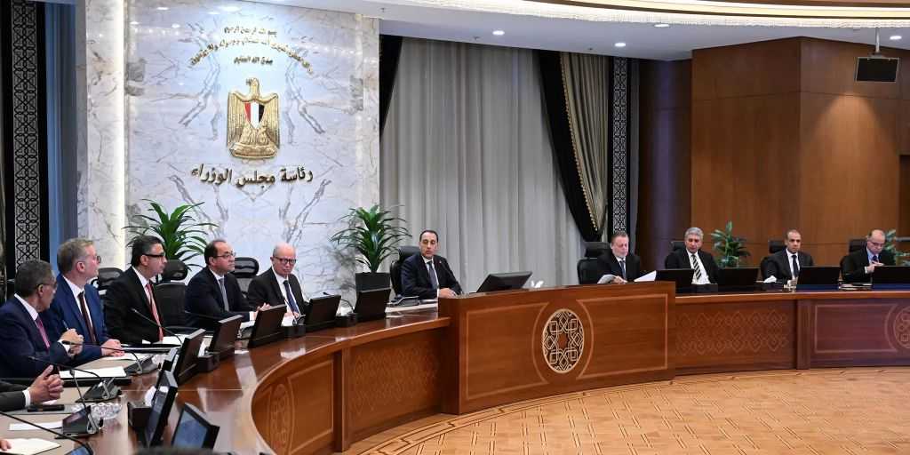 رئيس الوزراء يُكلف بضرورة زيادة المخزون من السلع الأساسية