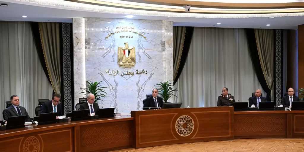 مجلس الوزراء يُوضح حقيقة حظر حركة المواطنين على الطرق ومنح إجازة غدًا الخميس