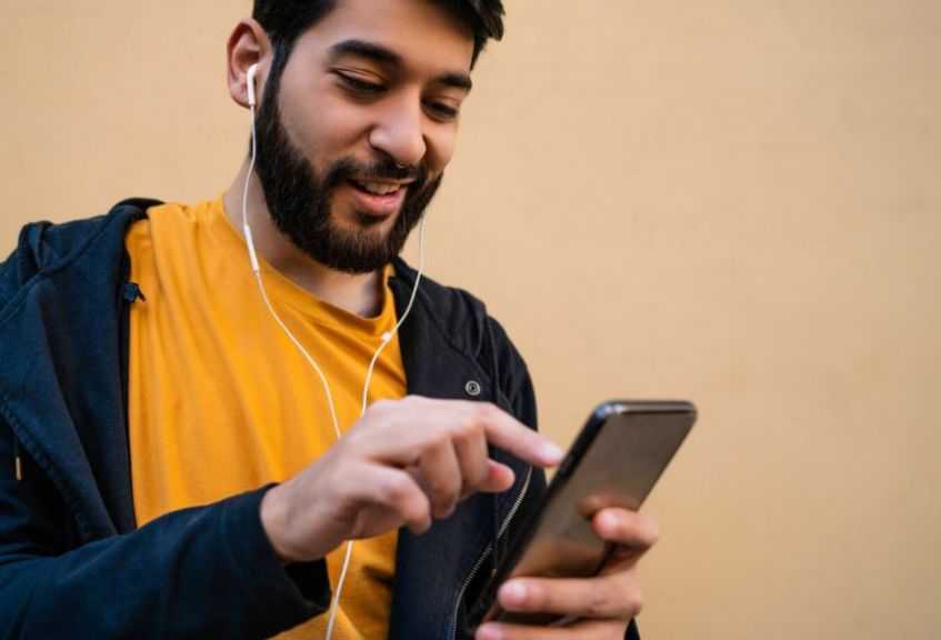 كيف أعادت تطبيقات الهواتف المحمولة صياغة معايير صناعة الترفيه الرقمي؟