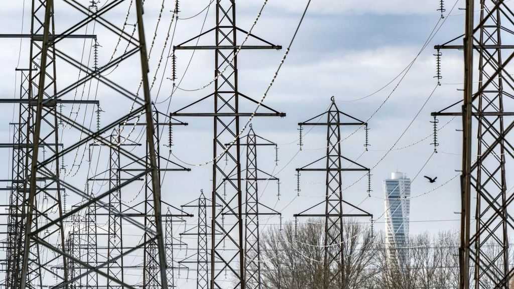 السويد تهدد بتقييد صادرات الكهرباء بسبب خلافات أوروبية