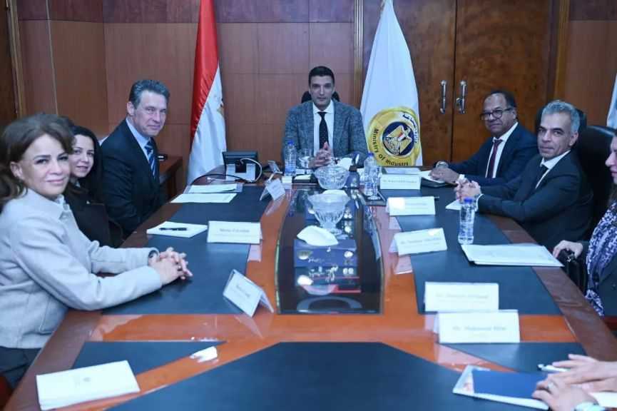 مصر و”الأوروبي لإعادة الإعمار” يُناقشان تعزيز التعاون في مجال الصناعة والاقتصاد الأخضر