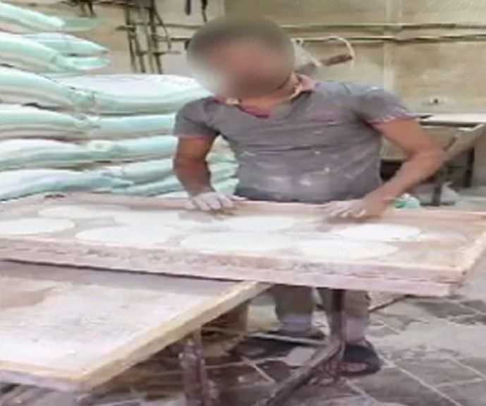 ضبط 15 طن دقيق مجهولة المصدر داخل 18 مخبز سياحي