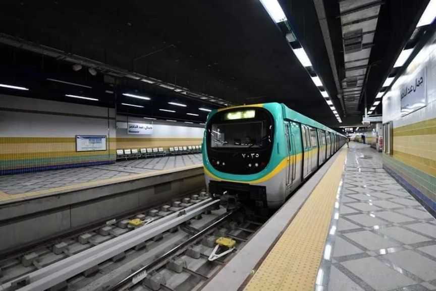 ”القومية للأنفاق” تعلن عن مواعيد عمل المترو والقطار الكهرباء الخفيف بدءًا من الغد