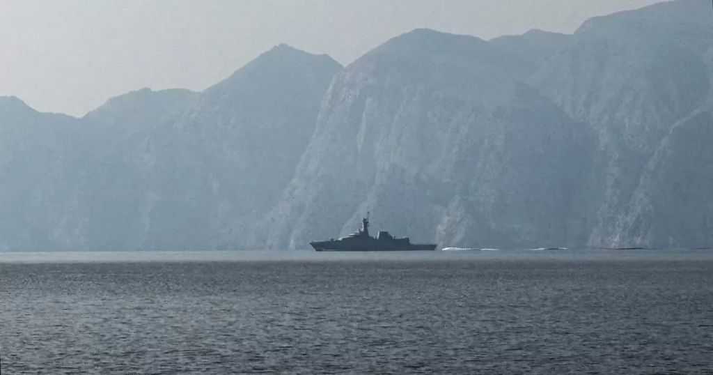 ناقلة نفط زومبي تعبر هرمز رغم إغلاق شبه كامل للمضيق