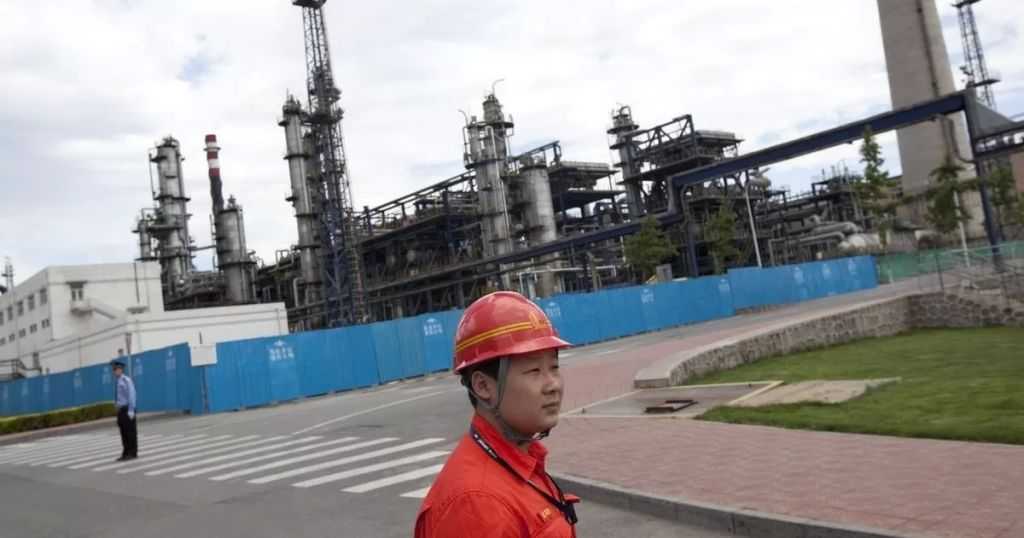 بعد الإعفاء الأمريكي.. مصافي الصين الحكومية تدرس شراء النفط الإيراني