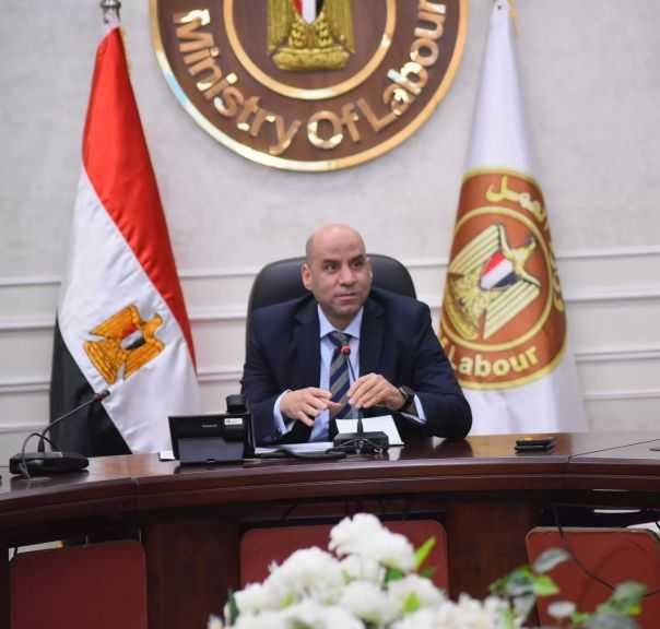 وزير العمل يُصدر قرارًا بحظر تشغيل الأطفال قبل إتمام 15 عامًا