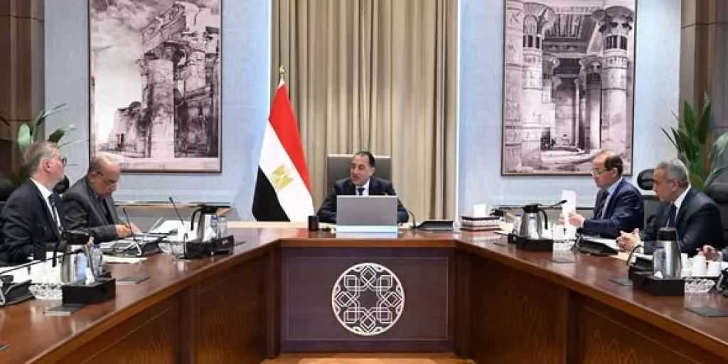 رئيس الوزراء يُتابع ترشيد استهلاك المواد البترولية والكهرباء وتدبير الموارد المالية لتأمين احتياجات البلاد