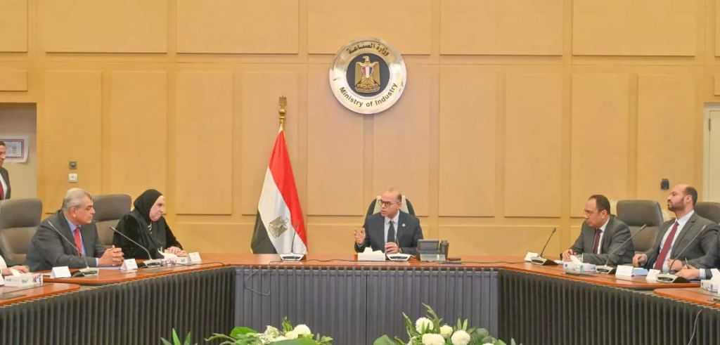 وزير الاستثمار يُناقش مع ”التصديري للتشييد والبناء” فتح أسواق خارجية جديدة