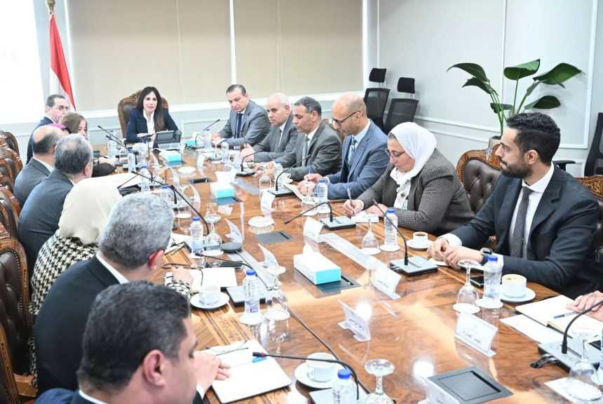 وزيرة الإسكان تتابع إجراءات طرح وحدات سكنية بنظام الإيجار