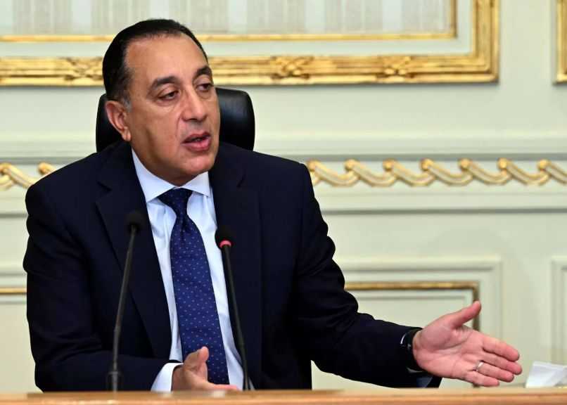 رئيس الوزراء: تخفيض مخصصات الوقود للسيارات الحكومية 30%.. وتقليل إنارة الشوارع إلى الثلث