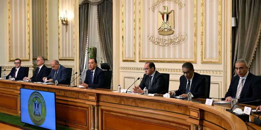 رئيس الوزراء: تفعيل ”منظومة العمل عن بعد” يوم الأحد أسبوعيًا اعتبارًا من أبريل لمدة شهر
