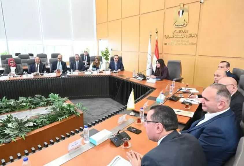 وزيرة الإسكان تُتابع مع ”فاوندرز” خطة الترويج لمشروعات ”المجتمعات العمرانية”