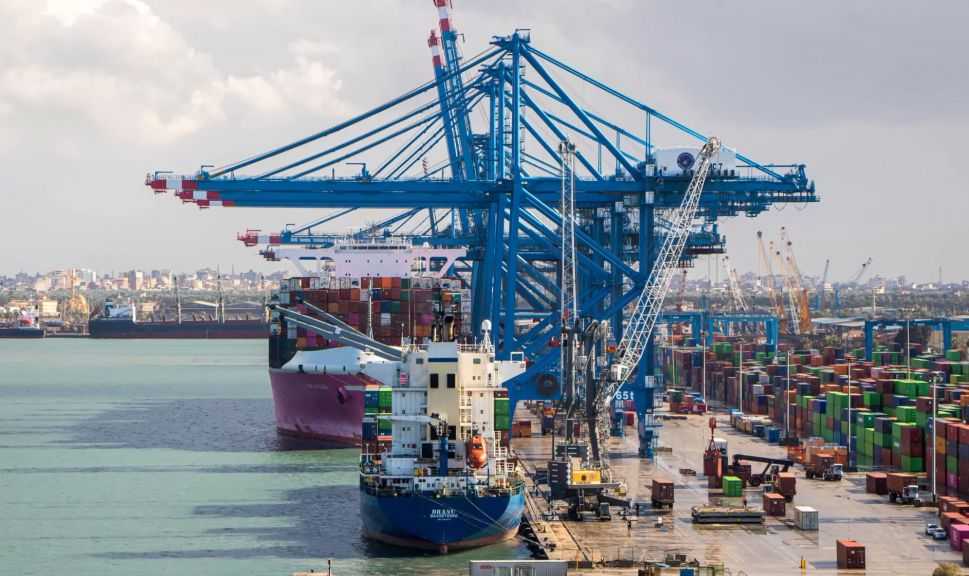 تضم ذرة وزيت وحديد.. ميناء دمياط يستقبل 42775 طنًا من البضائع