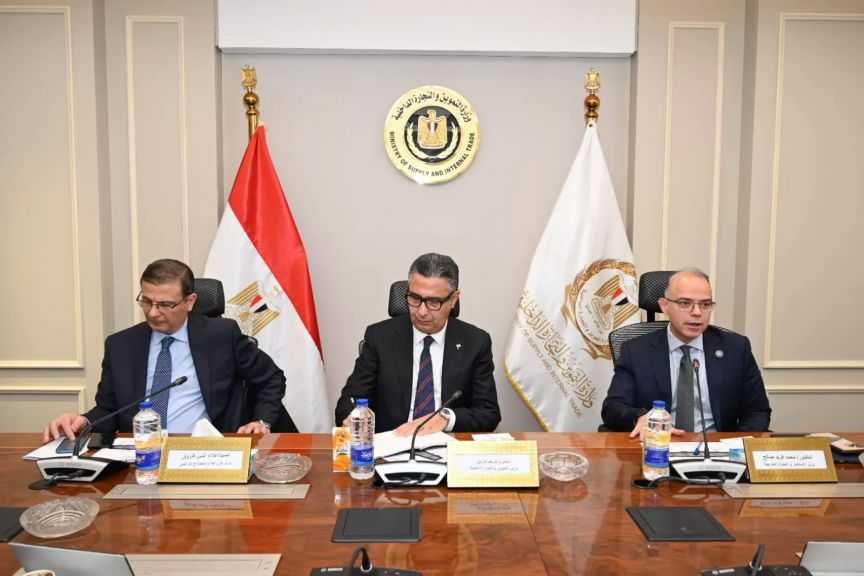 وزراء التموين والزراعة والاستثمار يناقشون تنظيم عمل البورصة السلعية لتعزيز دورها كأداة لضبط الأسواق
