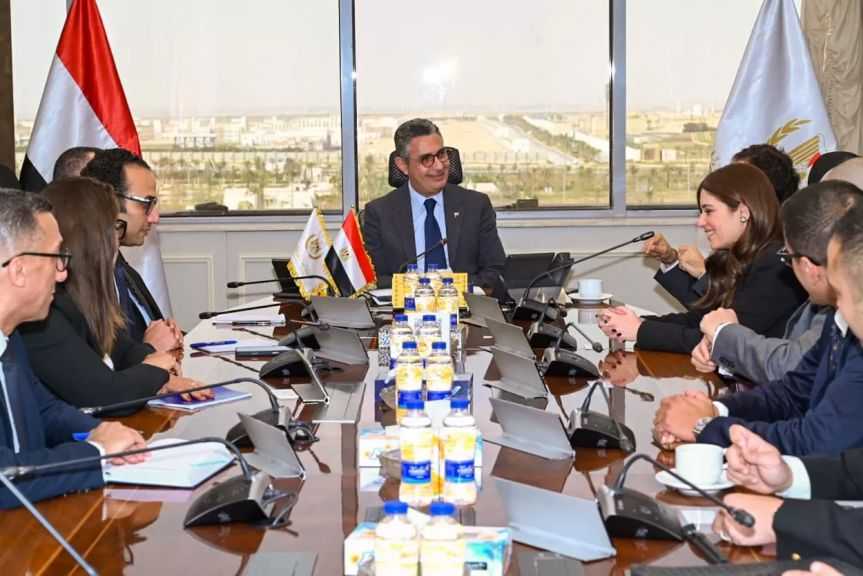 وزير التموين يُناقش مع ”مايكروسوفت” سُبل تعزيز التحول الرقمي وتطوير منظومة الخدمات التموينية