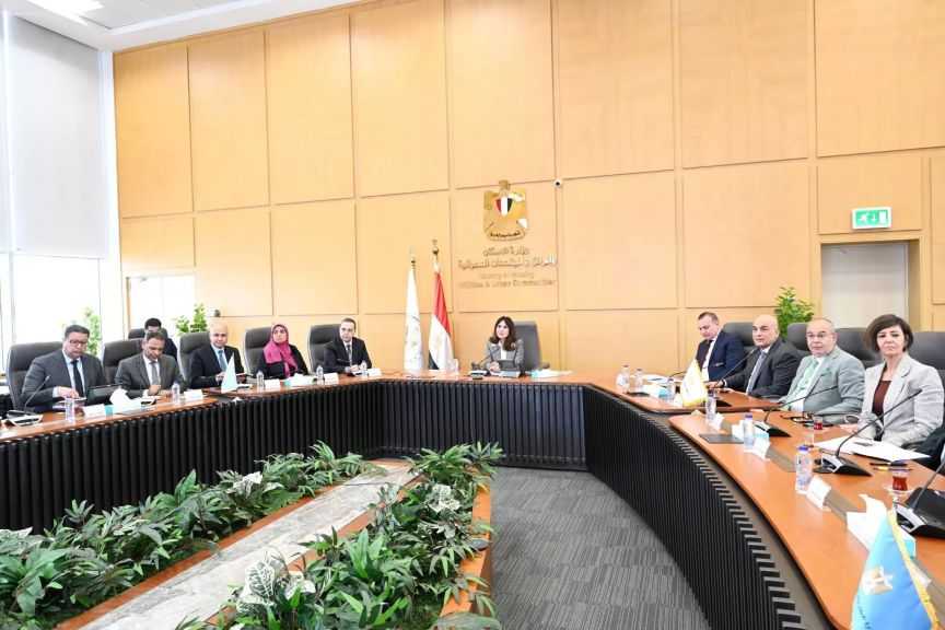 وزيرة الإسكان تبحث موقف المبيعات وخطط التسويق لعدد من مشروعات ”المجتمعات العمرانية”