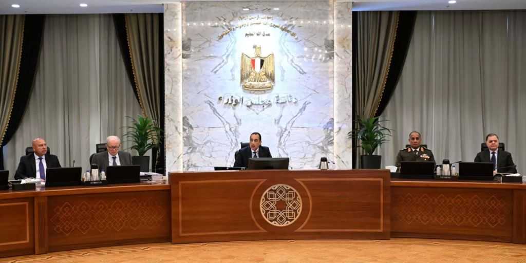 رئيس الوزراء: ننسق مع البنك المركزي لإتاحة الموارد الدولارية اللازمة لتوفير السلع والمنتجات البترولية