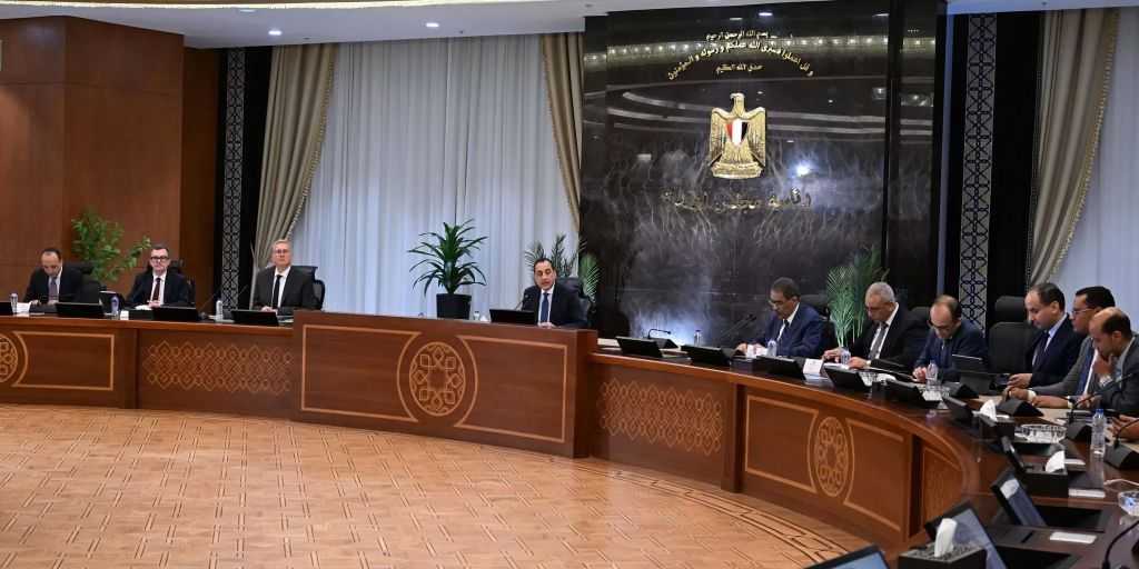 رئيس الوزراء: مخزون السلع الاستراتيجية يكفي من 6 إلى 12 شهرًا