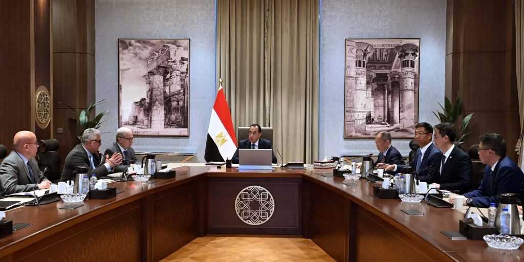رئيس الوزراء يبحث مع شركة صينية خططها لإقامة مصنع لإنتاج الألومنيوم باستثمارات 2 مليار دولار