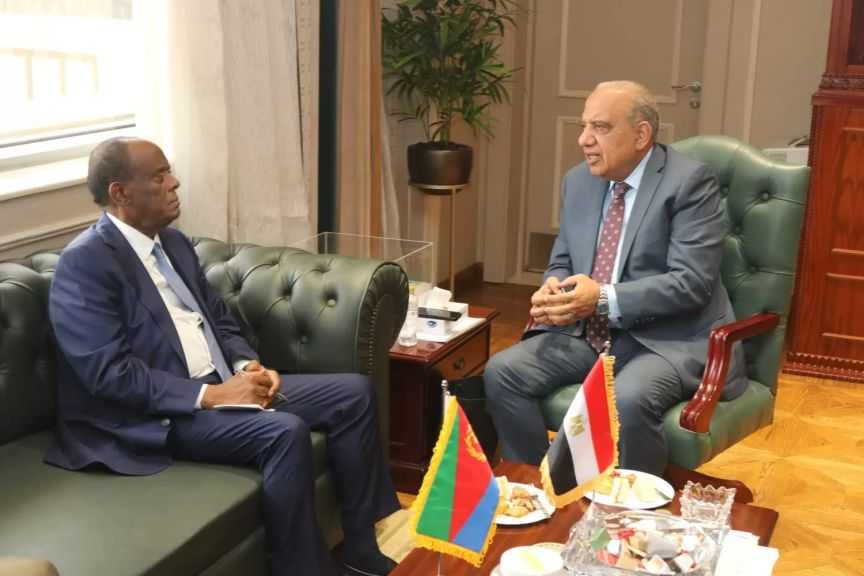 وزير الكهرباء يبحث مع مستشار رئيس دولة اريتريا تعزيز التعاون بمجالات الطاقة المتجددة