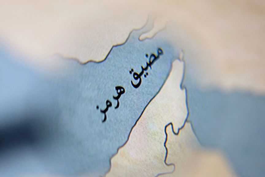 رويترز: إيران تقترح السماح بممر آمن عبر هرمز في المياه العمانية