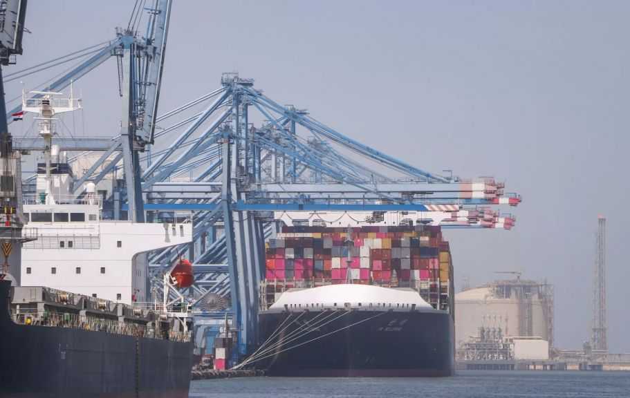 ميناء دمياط يستقبل 64.4 ألف طن من الغاز المسال و28 ألف طن ذرة و8 آلاف فول صويا