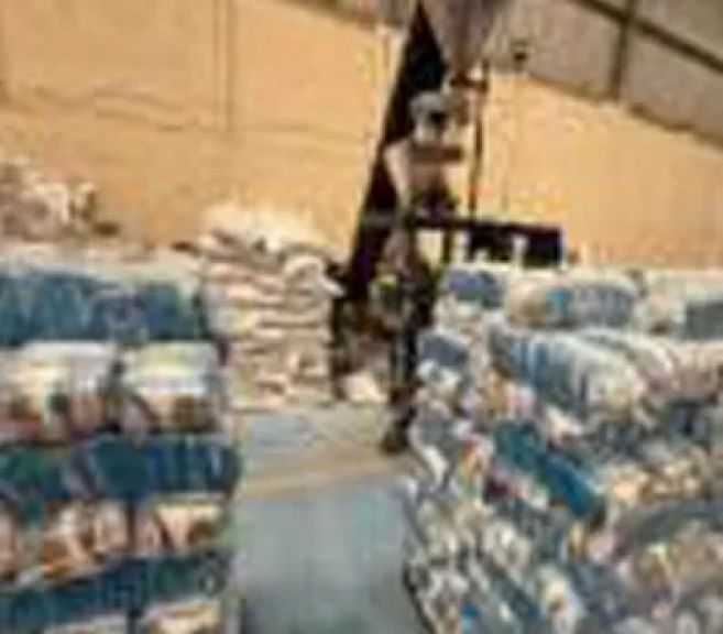 شرطة التموين تضبط كميات كبيرة من السكر والزيت مجهولة المصدر