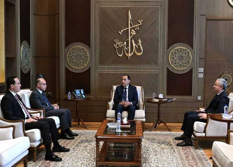 رئيس الوزراء يُصدر قرارين بتعيين الرئيس التنفيذي للهيئة العامة للاستثمار ونائبه لمدة عام