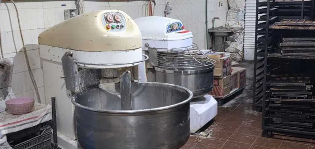 شرطة التموين تضبط مصنعًا لإنتاج المواد الغذائية دون ترخيص