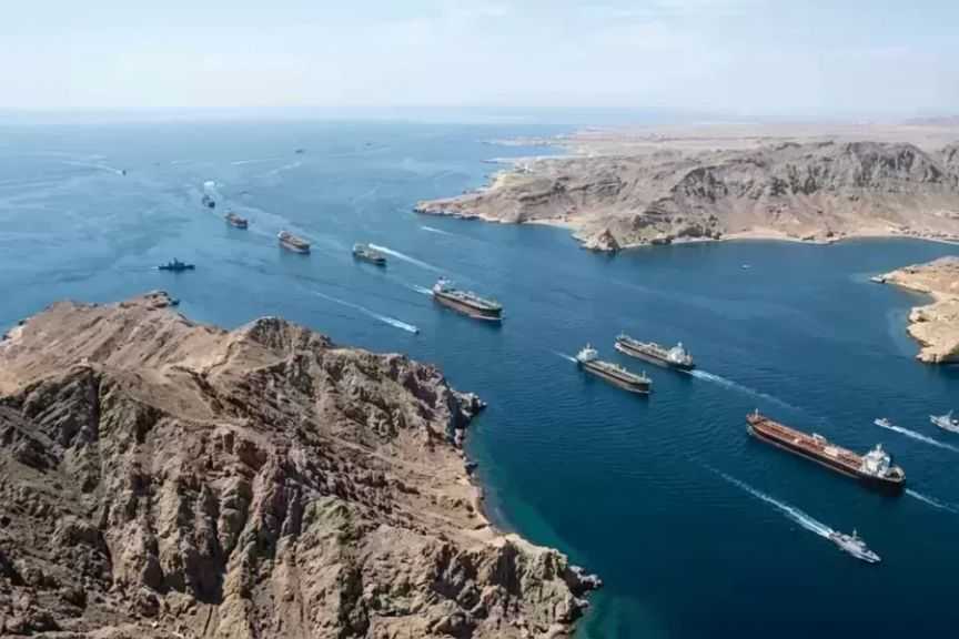رغم تعليق الضربات.. أقل من 10 سفن يوميًا تعبر مضيق هرمز منذ مطلع الأسبوع
