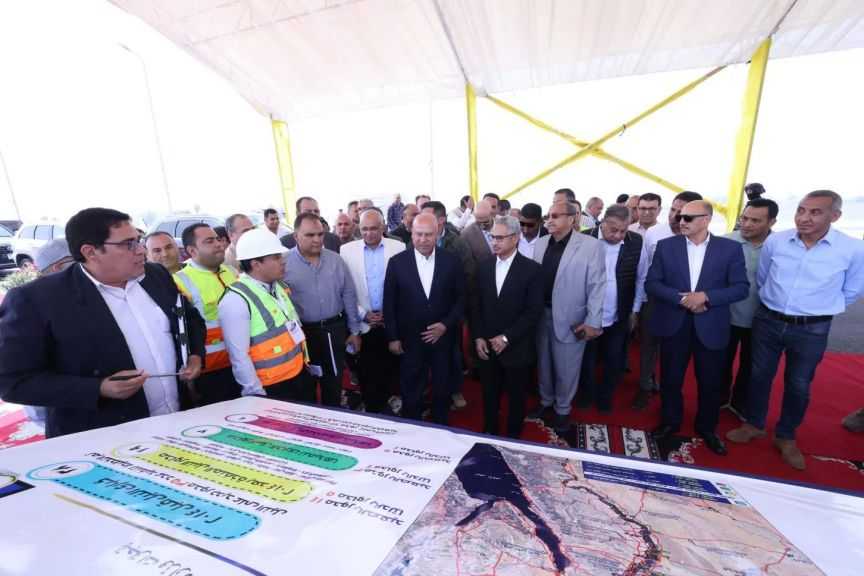 وزير النقل يفتتح المرحلة الأولى من محور الفشن التنموي.. ويوضح أهمية المشروع| صور