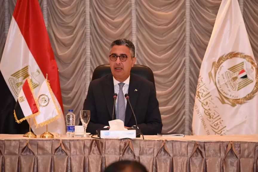 وزير التموين يُوجه بضخ كميات كبيرة من اللحوم والدواجن والسلع الأساسية بمنافذ الوزارة