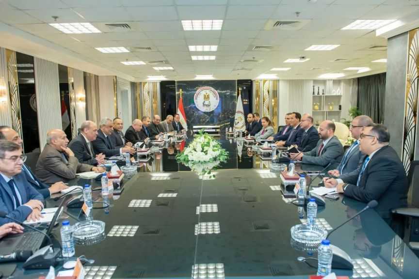 وزيرا الإنتاج الحربي والاستثمار يُناقشان توطين التنمية وتعزيز التصنيع المحلي