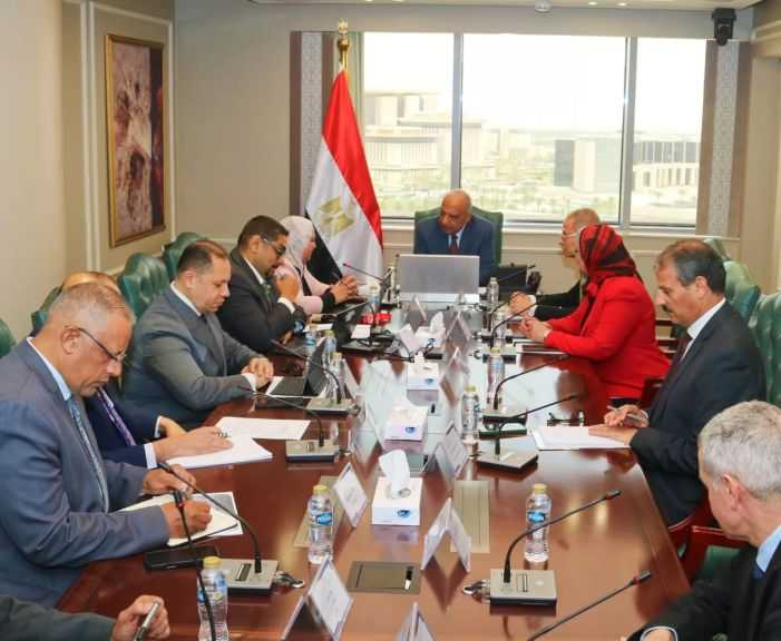 وزير الكهرباء يبحث مع وفد البنك الدولي خطة تطوير الشبكة الموحدة وتحقيق الاستدامة المالية