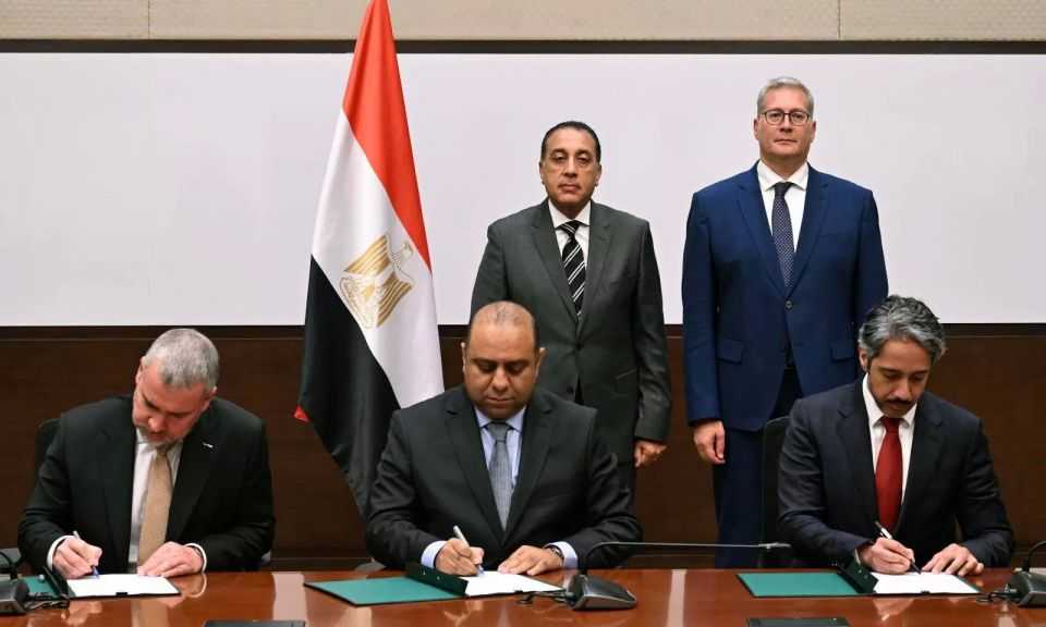 ”البترول” توقع مذكرة تفاهم مع إكسون موبيل وقطر للطاقة لربط البنية التحتية المصرية للغاز مع الاكتشافات القبرصية