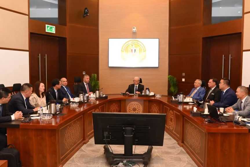 نائب رئيس الوزراء يبحث مع وفد صيني التعاون بمجال إدارة المواني والخدمات اللوجستية