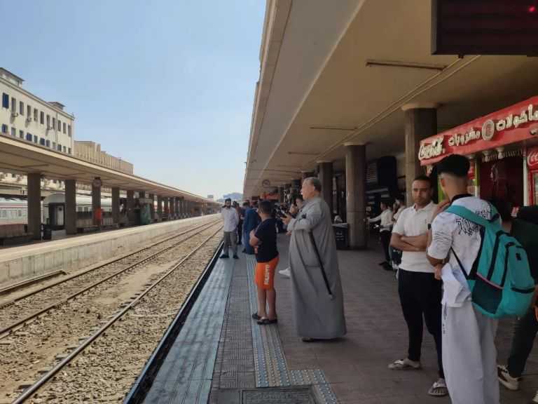 وزير النقل يُتابع انتظام العمل بالسكك الحديدية والمترو والمواني